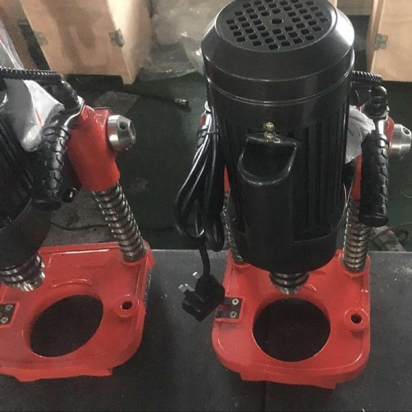 Hole cutting machine