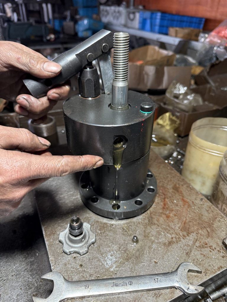 How to fix the pipe grooving machine hydraulic pump if the cylinder do not work